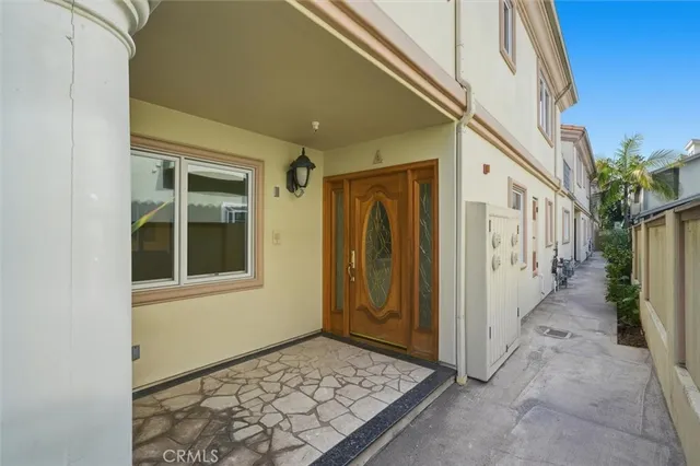 $7,600 | 233 South Irena Avenue, Unit 1, Redondo Beach, CA 90277