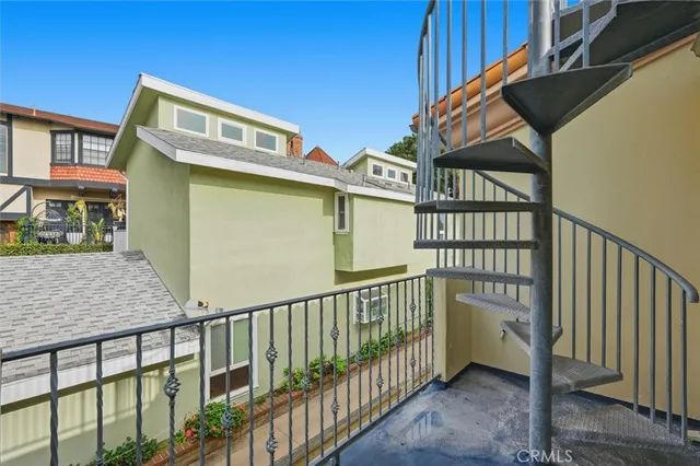 $7,600 | 233 South Irena Avenue, Unit 1, Redondo Beach, CA 90277