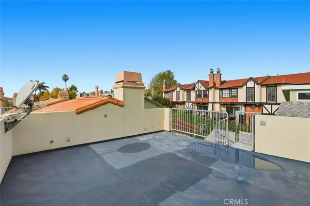 $7,600 | 233 South Irena Avenue, Unit 1, Redondo Beach, CA 90277
