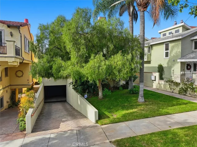 $7,600 | 233 South Irena Avenue, Unit 1, Redondo Beach, CA 90277