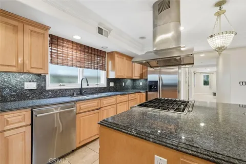 $7,600 | 233 South Irena Avenue, Unit 1, Redondo Beach, CA 90277