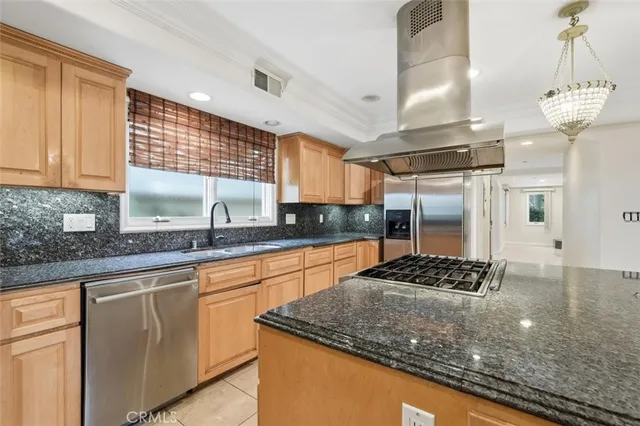 $7,600 | 233 South Irena Avenue, Unit 1, Redondo Beach, CA 90277