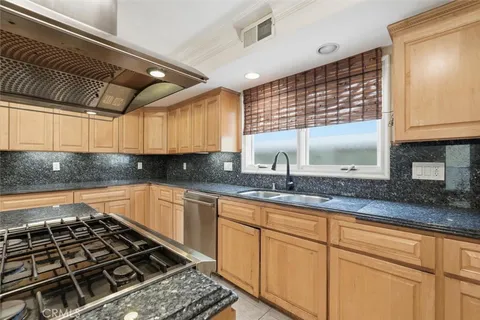 $7,600 | 233 South Irena Avenue, Unit 1, Redondo Beach, CA 90277