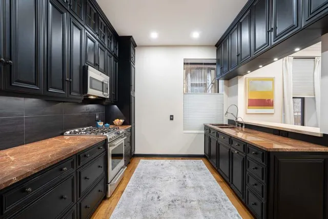 $1,395,000 | 229 West 97th Street, Unit 1E | Upper West Side