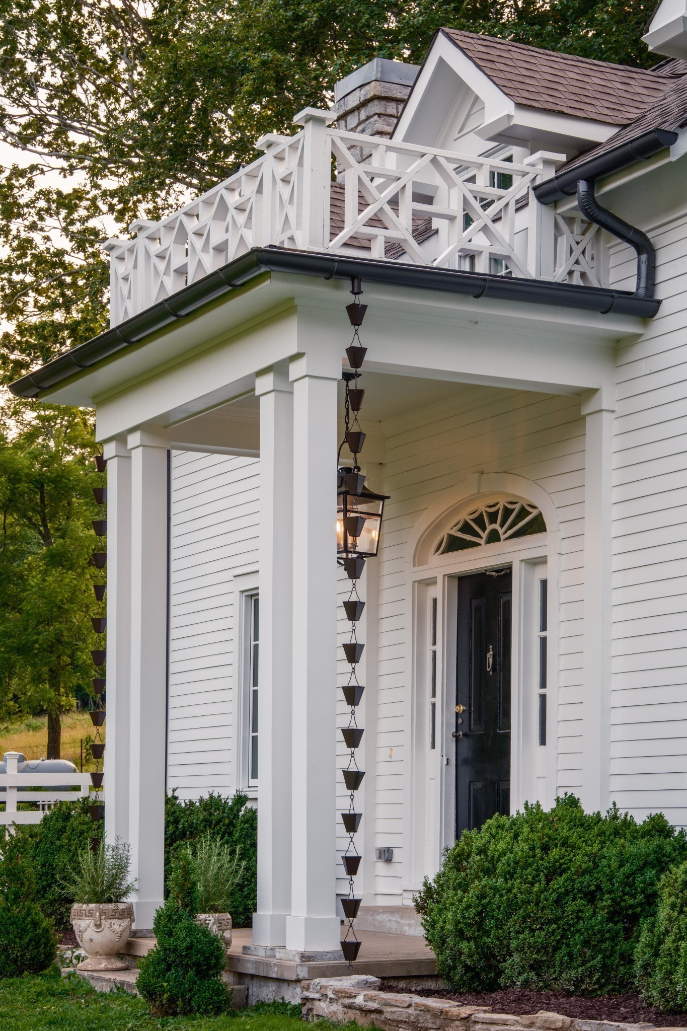 2405 Thompson Road Lewisburg, TN 37091 - Photo 35 of 71 a front view of a house with plants