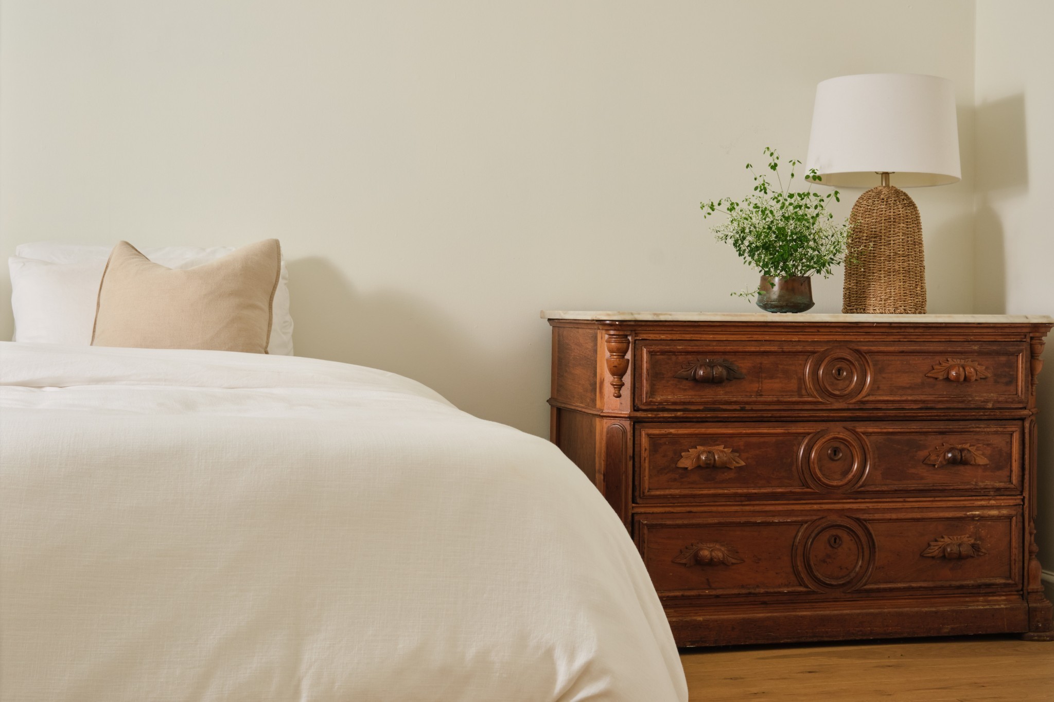 2405 Thompson Road Lewisburg, TN 37091 - Photo 42 of 71 a view of bedroom with furniture and potted plant