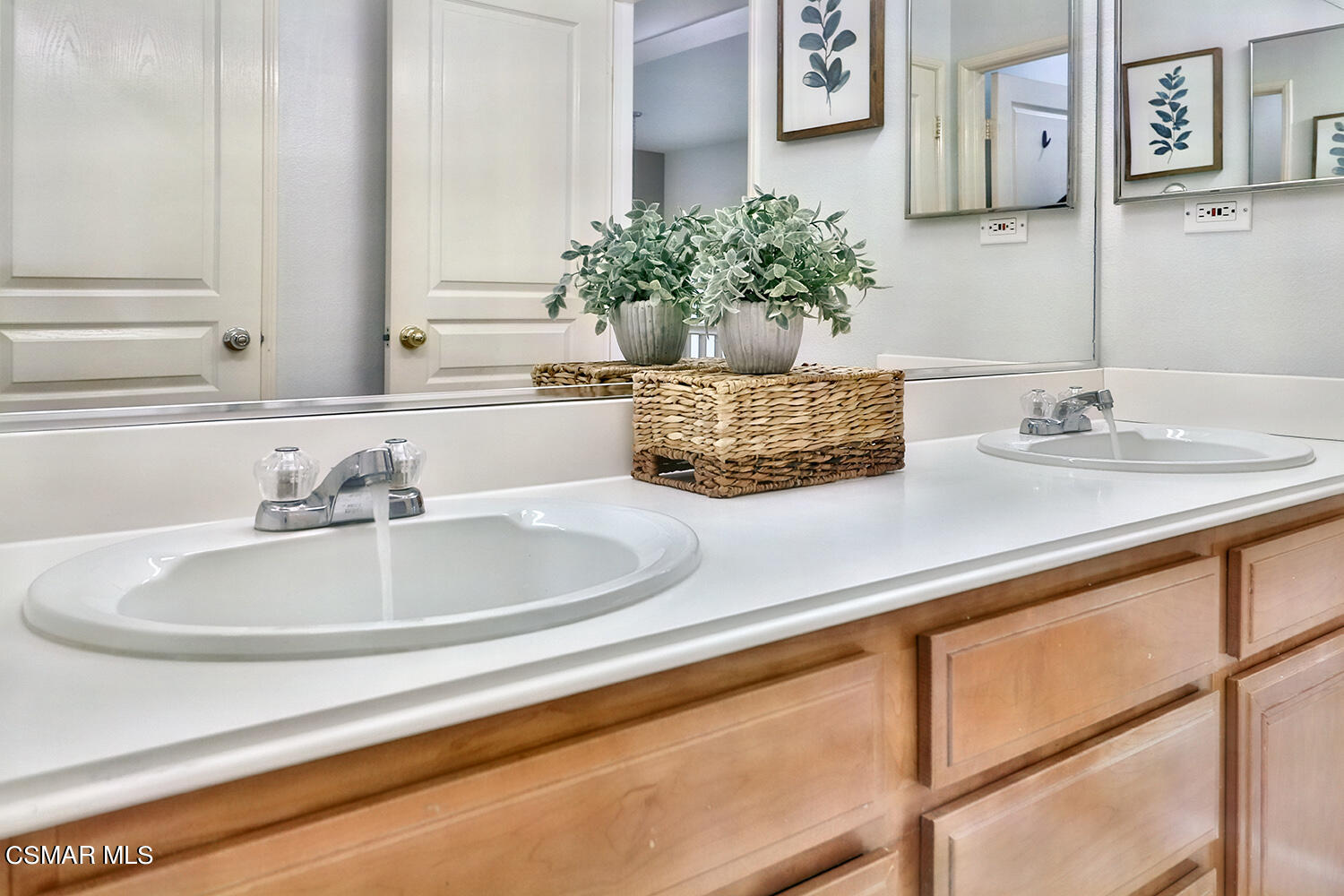 149 Park Hill Road Simi Valley, CA 93065 - Photo 35 of 62 kHall Bath2