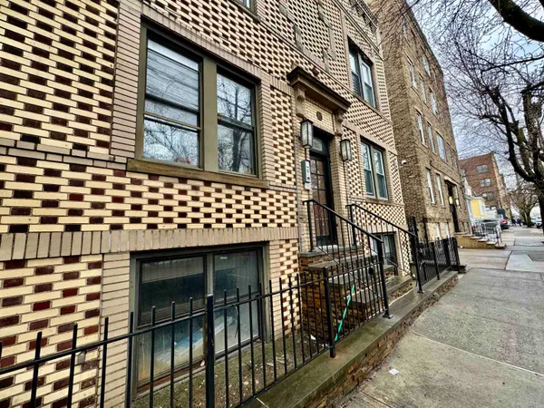 $1,775 | 124 74th Street, Unit 2, North Bergen, NJ 07047