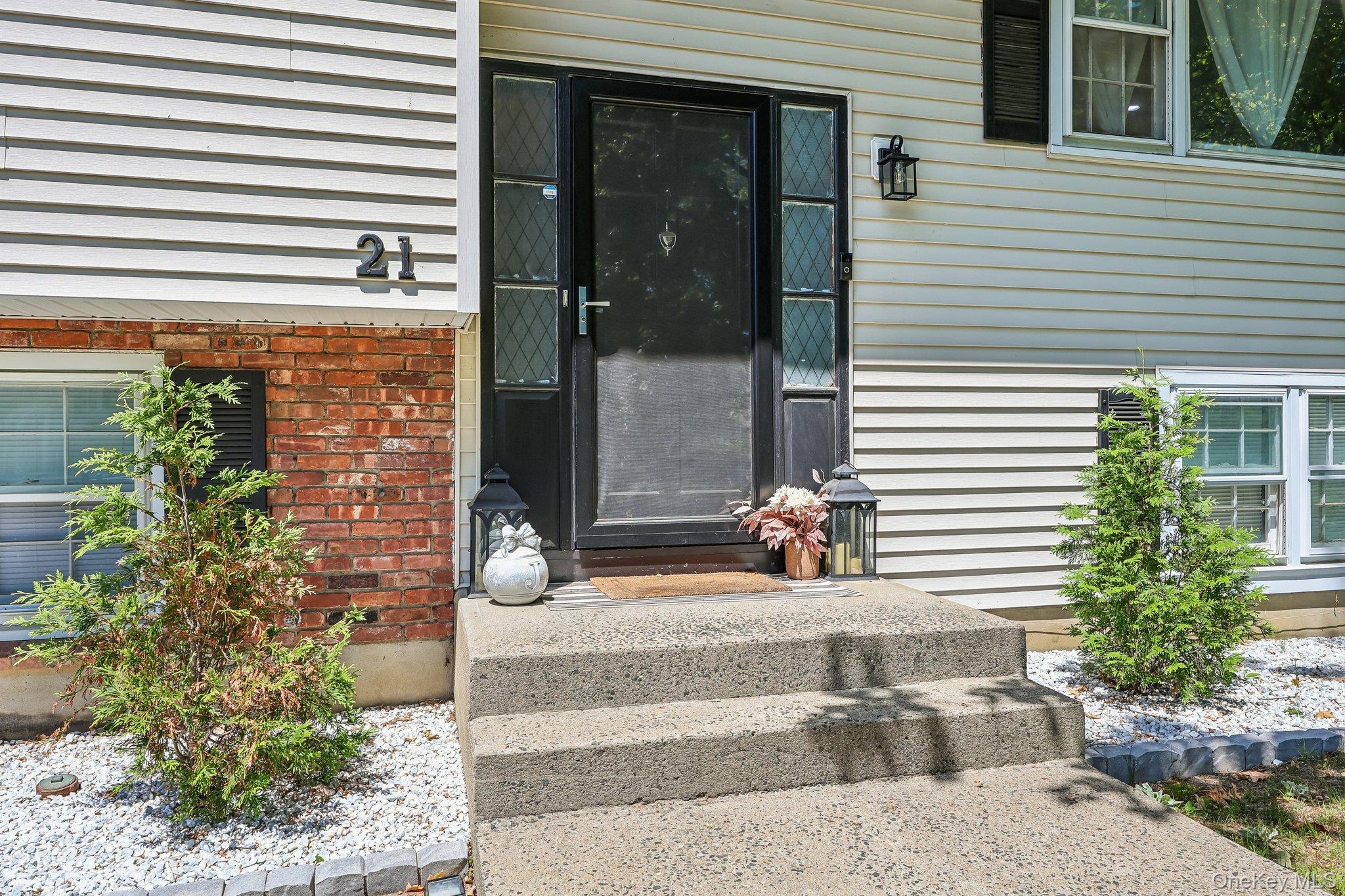 21 Baylor Road Nanuet, NY 10954 - Photo 4 of 44