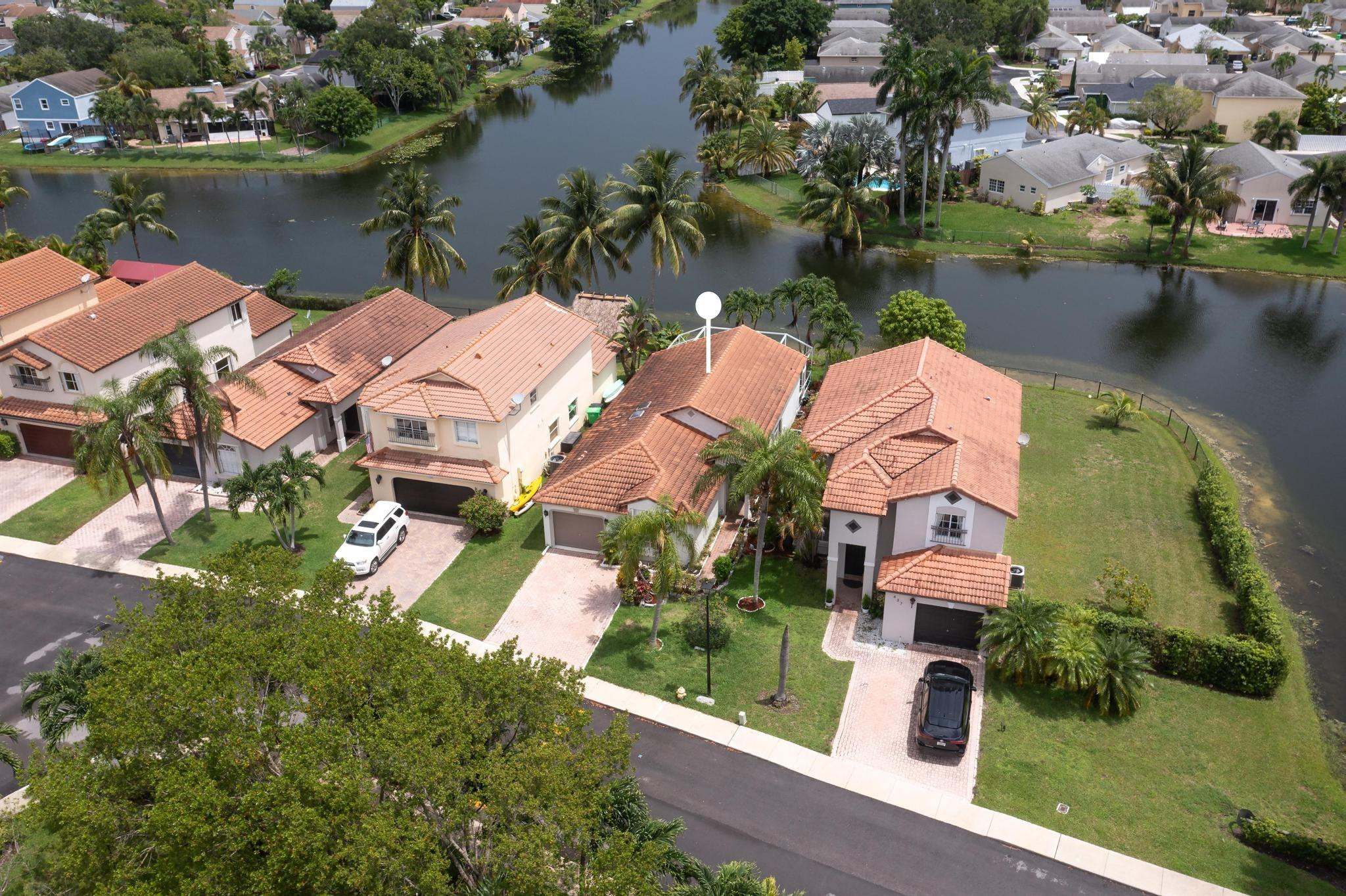 443 Lakeside Circle Fort Lauderdale, FL 33326 - Photo 5 of 17 Photo 5