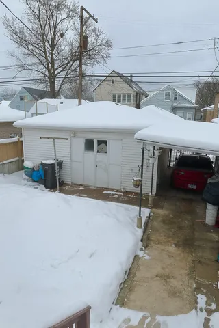 a view of a car park in front of house