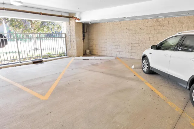 $325,000 | 614 South Troy Street, Unit 109, Royal Oak, MI 48067