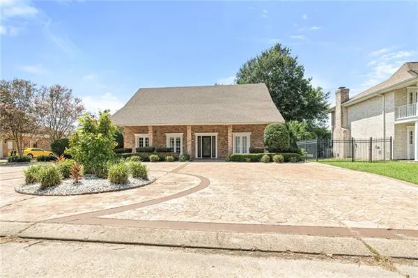 $545,000 | 105 Chateau Latour Drive, Kenner, LA 70065