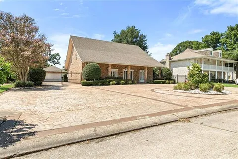 $545,000 | 105 Chateau Latour Drive, Kenner, LA 70065