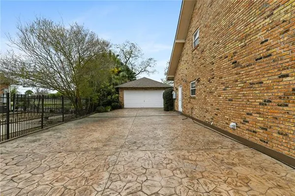 $545,000 | 105 Chateau Latour Drive, Kenner, LA 70065