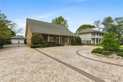 $545,000 | 105 Chateau Latour Drive, Kenner, LA 70065
