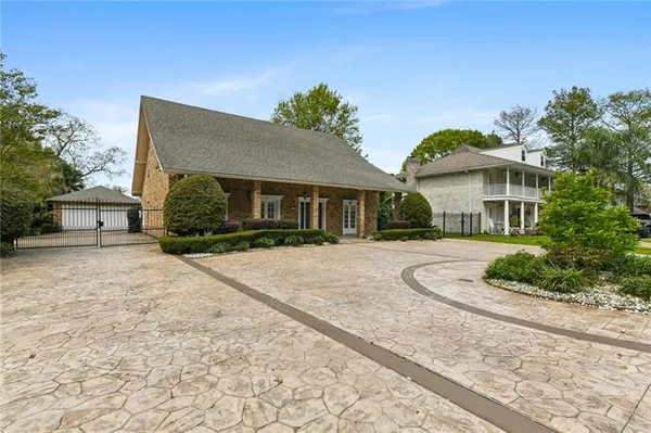 $545,000 | 105 Chateau Latour Drive, Kenner, LA 70065