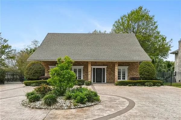 $545,000 | 105 Chateau Latour Drive, Kenner, LA 70065