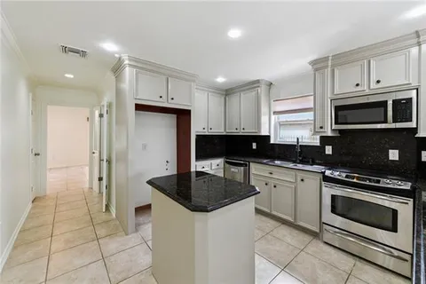 $545,000 | 105 Chateau Latour Drive, Kenner, LA 70065