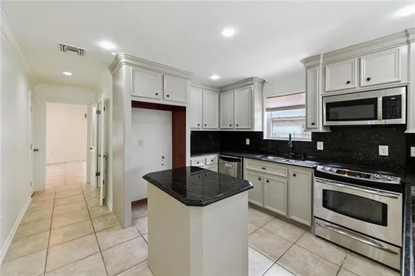 $545,000 | 105 Chateau Latour Drive, Kenner, LA 70065