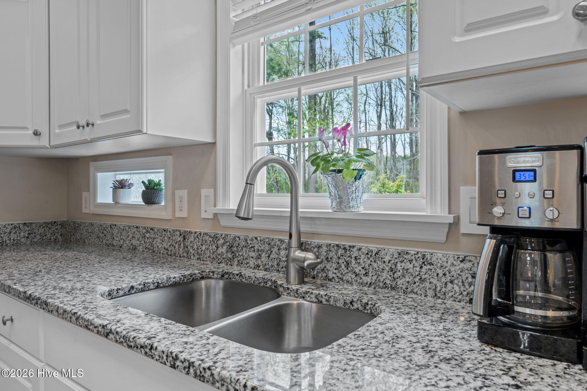 412 Neuchatel Road New Bern, NC 28562 - Photo 10 of 43 Kitchen