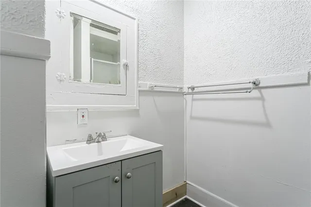 $1,000 | 85 Mapledale Street, Rochester, NY 14609