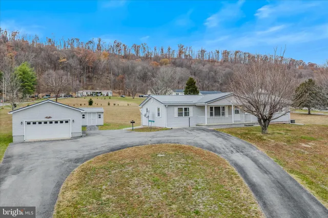 $259,000 | 28 Gray Ridge Lane, Berkeley Springs, WV 25411