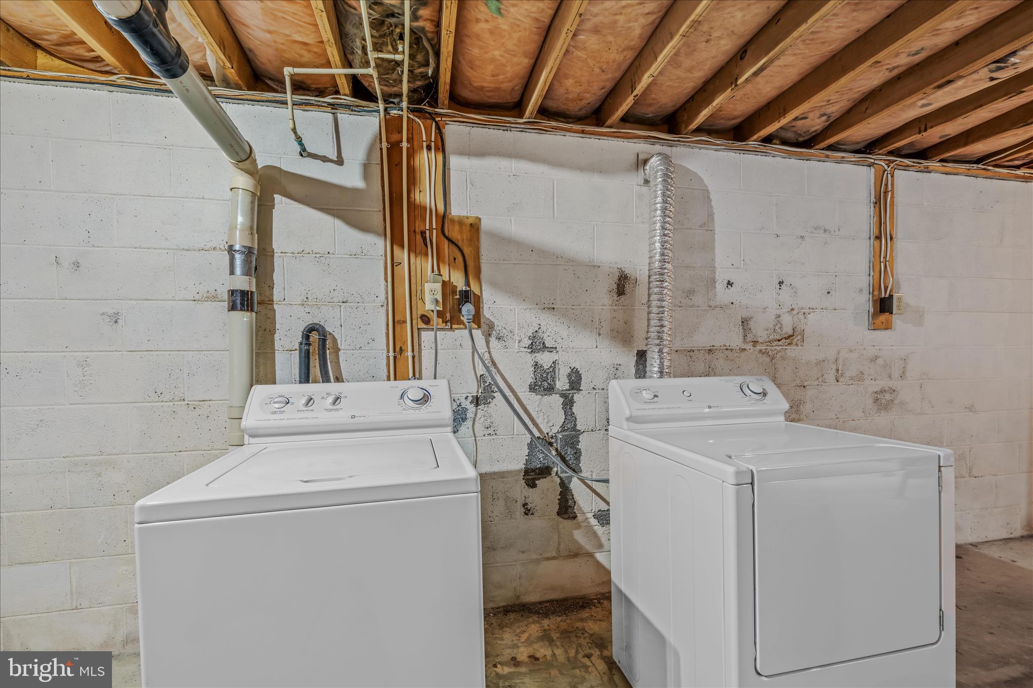 28 Gray Ridge Lane Berkeley Springs, WV 25411 - Photo 28 of 46 a utility room with dryer and washer