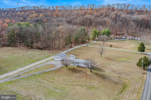 $259,000 | 28 Gray Ridge Lane, Berkeley Springs, WV 25411