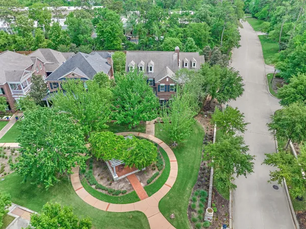 $2,400,000 | 2731 Lake Front Circle, The Woodlands, TX 77380
