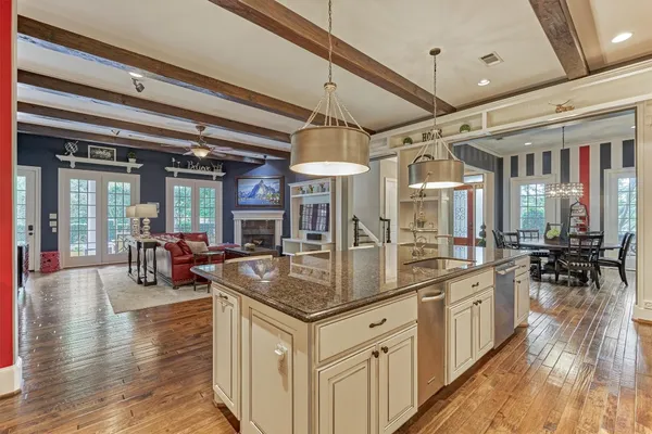 $2,400,000 | 2731 Lake Front Circle, The Woodlands, TX 77380