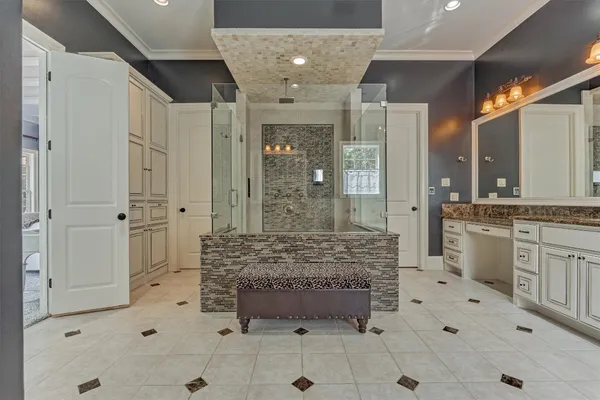 $2,400,000 | 2731 Lake Front Circle, The Woodlands, TX 77380