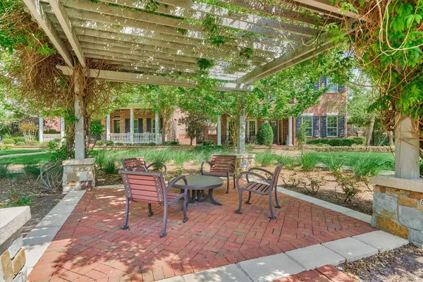 $2,400,000 | 2731 Lake Front Circle, The Woodlands, TX 77380
