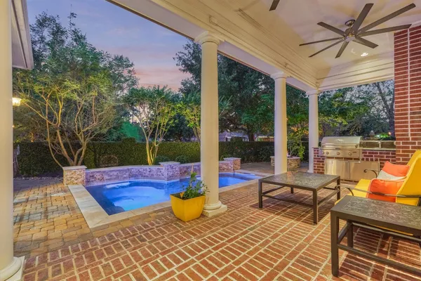 $2,400,000 | 2731 Lake Front Circle, The Woodlands, TX 77380