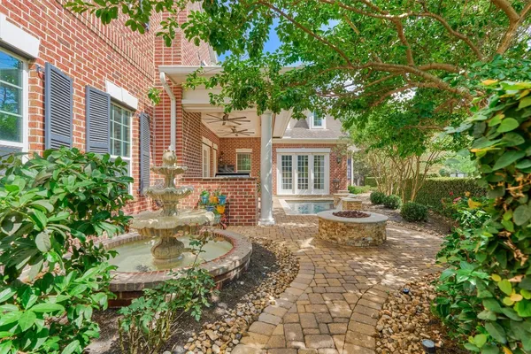 $2,400,000 | 2731 Lake Front Circle, The Woodlands, TX 77380