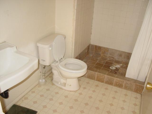 8239 West Osborn Road Phoenix, AZ 85033 - Photo 3 of 11 BATH 1