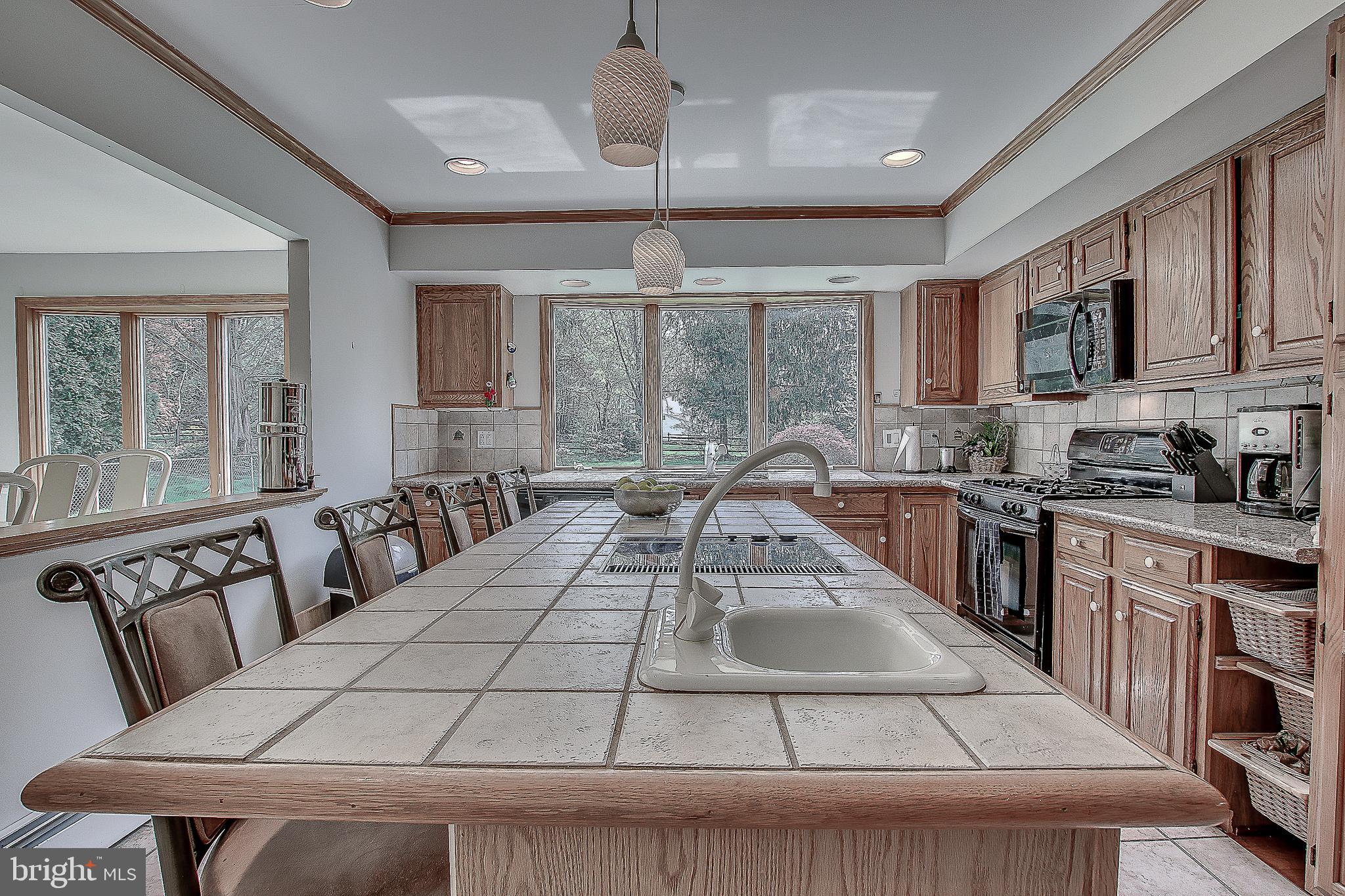 1103 Lavera Road Warminster, PA 18974 - Photo 7 of 35 Gallery Image 7