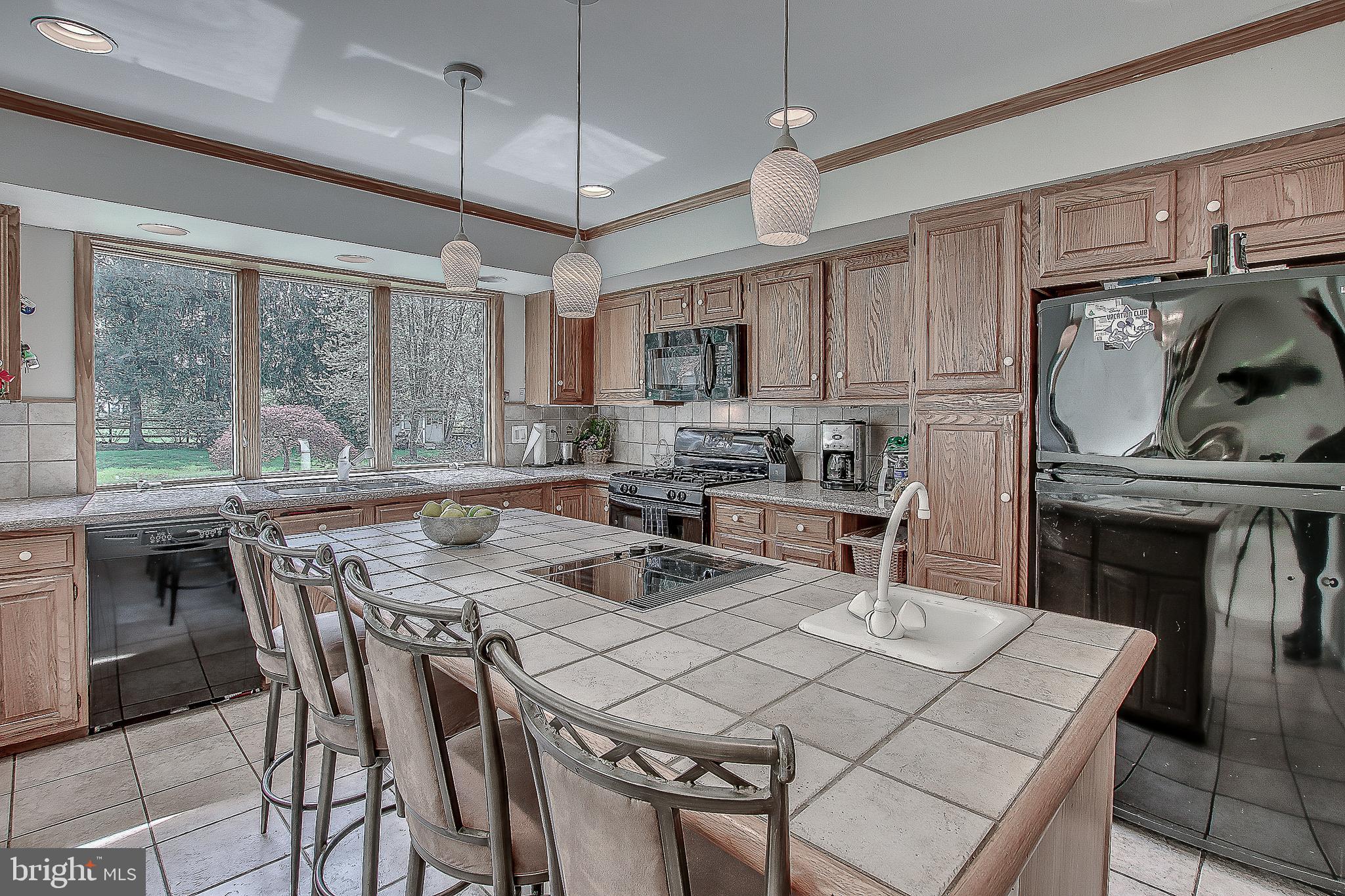 1103 Lavera Road Warminster, PA 18974 - Photo 8 of 35 Gallery Image 8