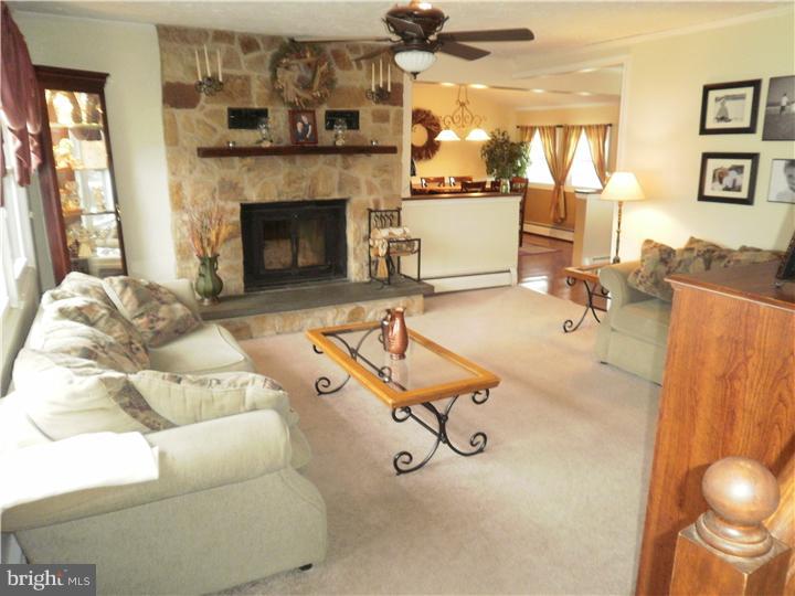 35 Merry Turn Road Levittown, PA 19056 - Photo 8 of 18 Living Room