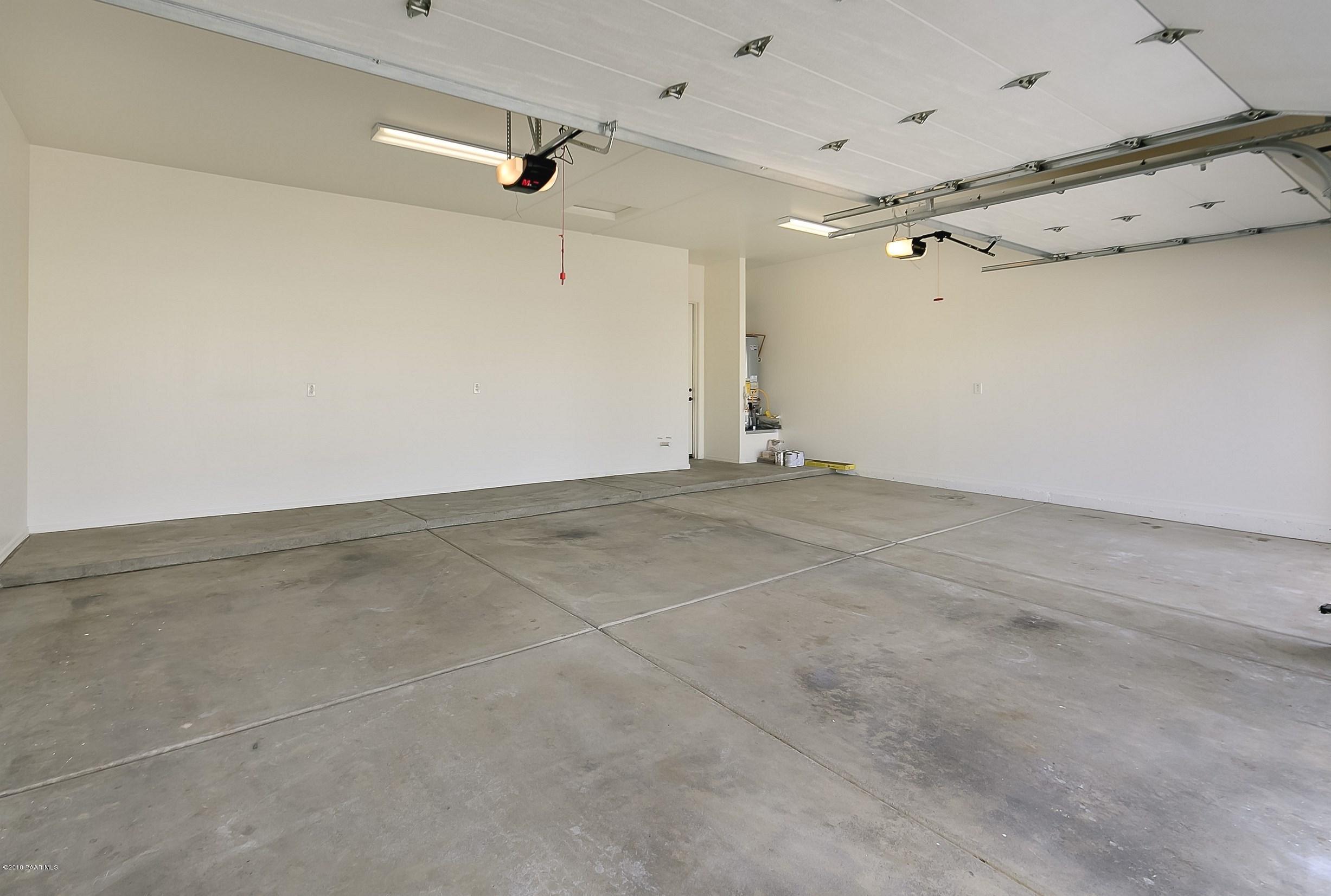 7453 East Beaver Valley Road Prescott Valley, AZ 86314 - Photo 18 of 30 018_3 Car Garage