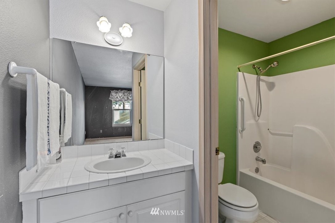 1160 Monroe Avenue Northeast, Unit B1 Renton, WA 98056 - Photo 11 of 24 a bathroom with a sink toilet and shower