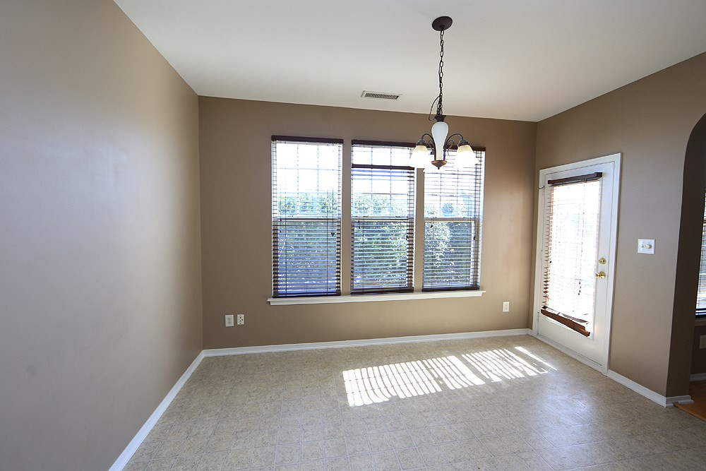 8304 Chimneycap Drive Raleigh, NC 27613 - Photo 6 of 13 Breakfast Area