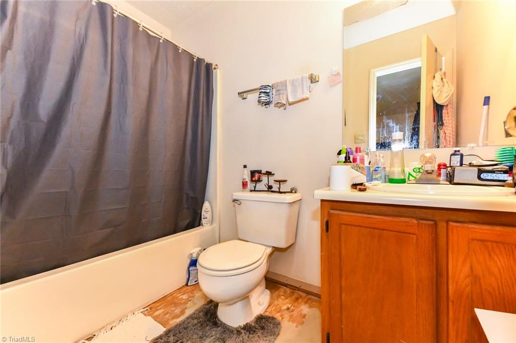 2002 Hummingbird Court High Point, NC 27265 - Photo 9 of 11