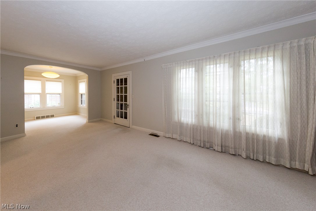 2445 Queenston Road Cleveland, OH 44118 - Photo 4 of 25 Gallery Image 4