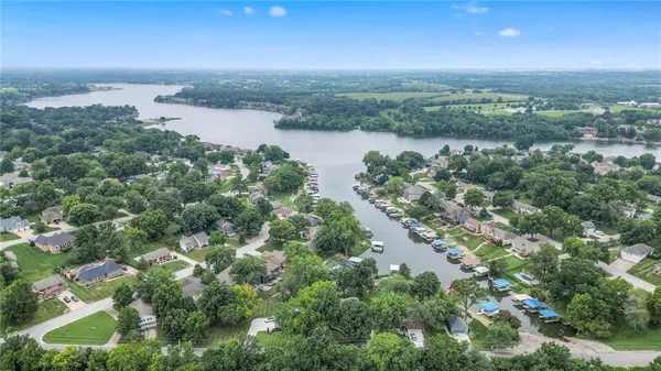 $835,000 | 244 Winnebago Drive, Lake Winnebago, MO 64034