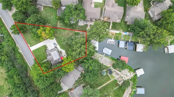 $835,000 | 244 Winnebago Drive, Lake Winnebago, MO 64034