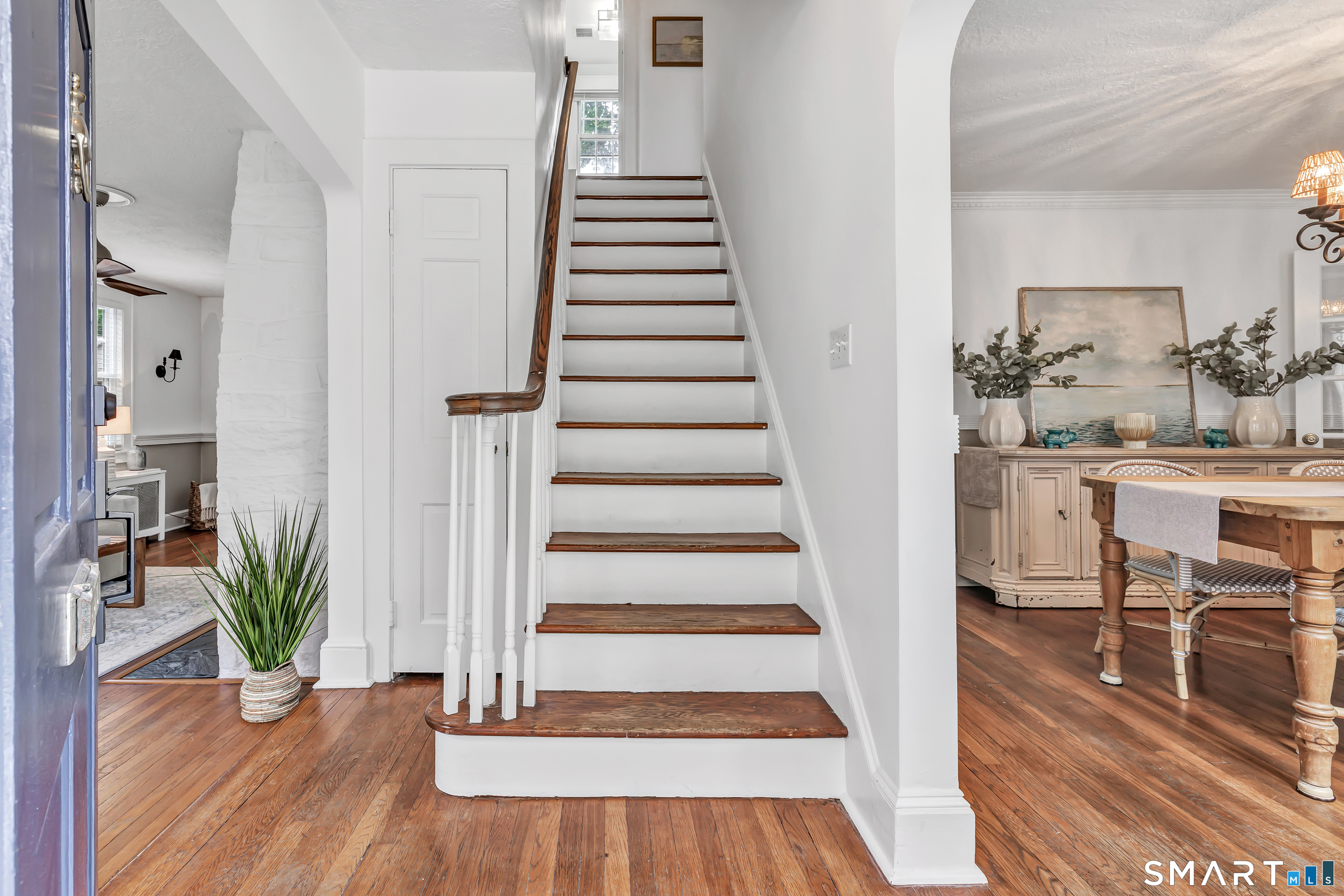 464 Round Hill Road Fairfield, CT 06824 - Photo 9 of 40