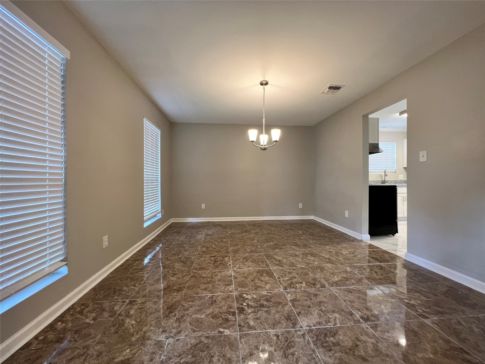 1506 Castlerock Road Houston, TX 77090 - Photo 7 of 48 Gallery Image 7