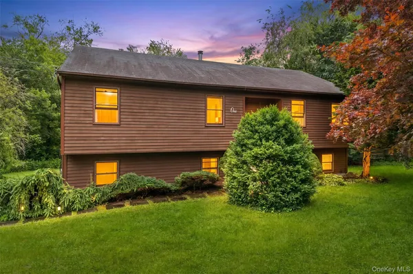 $599,000 | 1 Sunset Drive, Yorktown Heights, NY 10598