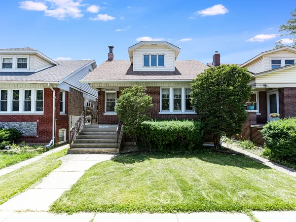 $399,500 | 5351 West Waveland Avenue, Chicago, IL 60641